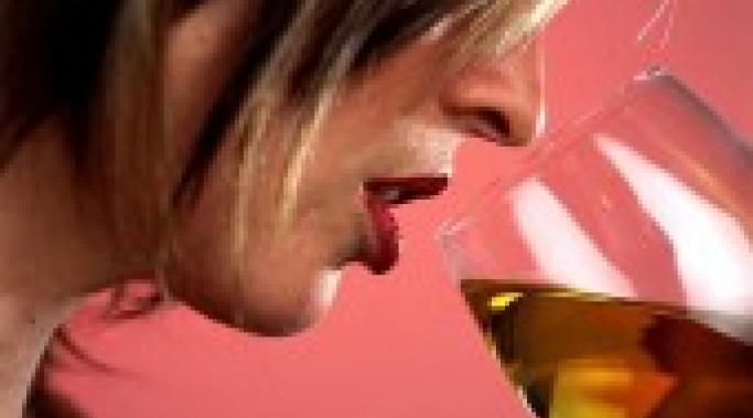 woman_drinking_l