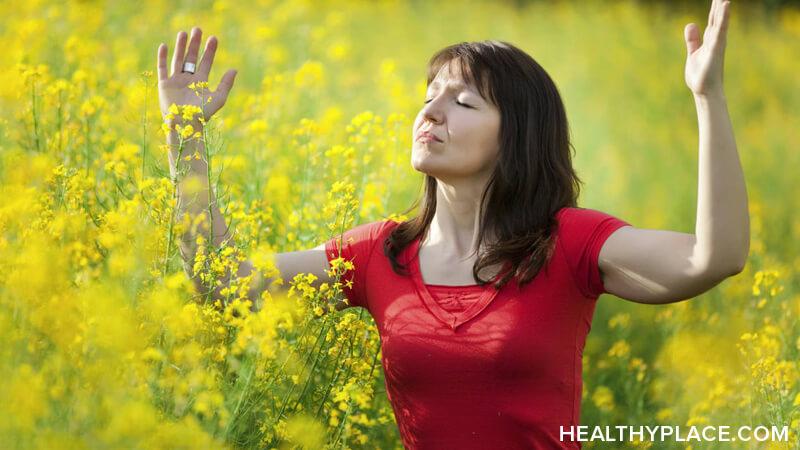 You can use nature to treat anxiety simply and quickly. In fact, using nature to treat anxiety works to reduce anxiety and boost mental health. Here's how.